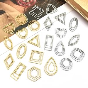 Assortimento di ciondoli geometrici in acciaio inox oro e argento per gioielli fai da te