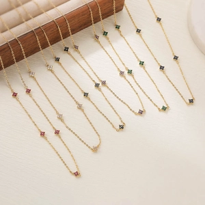 Collana con Ciondolo a Forma di Fiore di Trifoglio in Rame Zirconia alla Moda per Donna Elegante Catena per Clavicola Gioielli