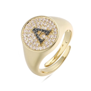 Anillo ajustable dorado letra A con estampado de leopardo negro y circonitas