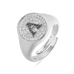 Anillo abierto plateado con letra F y circonitas con diseño de patrón de leopardo