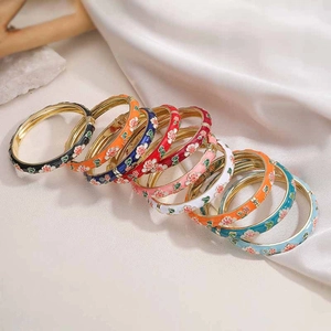 Retro Palace Style Daisy Enamel Bangle Gold Plated Copper Floral Hinged Bracelet For Women Vintage Cloisonné Jewelry