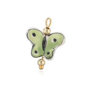 Vue détaillée d'un pendentif papillon en céramique vert et blanc avec raccord doré