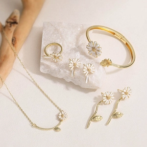 Fresh Sweet Daisy Jewelry Set White Enamel Copper Flower Necklace Stud Drop Earrings Open Ring Bee Bangle Women Jewelry