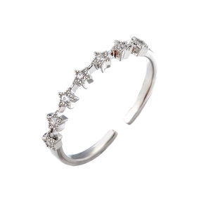 Minimalistische zilveren open ring met zeven zirkonia sterren en verstelbare band
