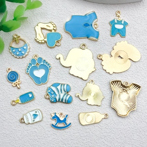 Dijes esmaltados de bebé en azul y blanco con motivos de elefante para creación de bisutería