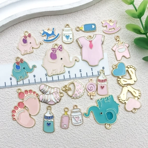 Colgantes DIY tema bebé con mameluco y sonajero, incluye regla para referencia de talla