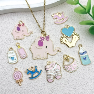 Set de dijes de esmalte para bebés en rosa y azul para la creación de joyas DIY