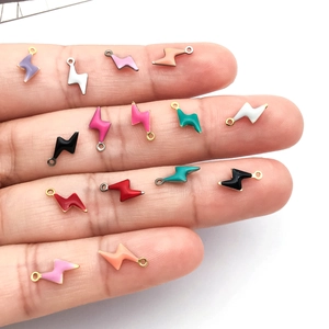 Colorful stainless steel lightning bolt pendants for DIY jewelry making on fingertips