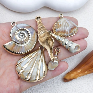 Gouden acryl schelpbedels met metalen randen voor DIY-sieraden maken en kettingaccessoires