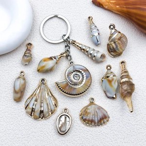 Gouden acryl zeeschelp hangers set met spiraalvormige schelpen voor DIY sieraden maken