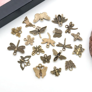 Pendentifs vintage en alliage de bronze en forme d'insectes pour création de bijoux DIY