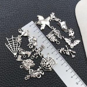 Diverse Halloween-hangers van legering met schedels en spoken voor DIY-sieraden maken