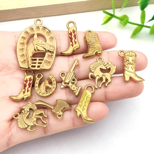 Ensemble de pendentifs cowboy en acier doré avec breloques chapeau, bottes et cactus