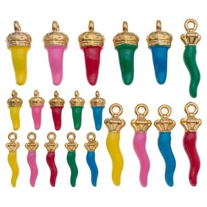 Pendentifs piments colorés en émail en cinq couleurs vives pour la création de bijoux