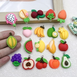 Ciondoli colorati in resina a forma di frutta con anellini per gioielli fai da te
