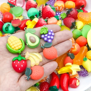 Colgantes de frutas 3D en resina colorida para la creación de joyas artesanales
