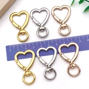 Mosquetones de corazón de aleación de zinc en oro plata y oro rosa tamaño de 25mm
