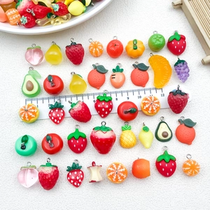 Colgantes de resina 3D de frutas coloridas para creación de joyas y collares de bricolaje
