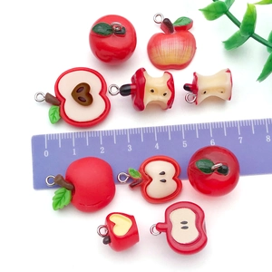 Colgantes de manzana 3D en resina roja con aros metálicos para joyería artesanal DIY
