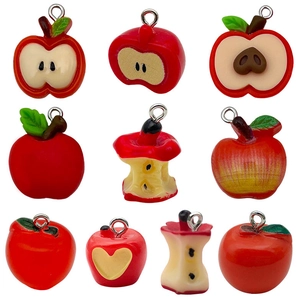 Set de 10 colgantes de manzana de resina roja con anillos para joyería DIY y artesanía