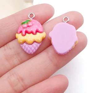 Détails de pendentifs cornet de glace fraise en résine avec anneaux métalliques argentés