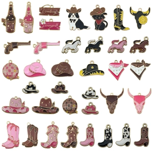 Lot de pendentifs de style cowboy en alliage émaillé avec bottes, chapeaux et crânes