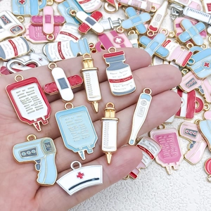 Breloques Médicales en Alliage de Zinc Émaillé pour Bijoux DIY Stéthoscope Seringue Chapeau d'Infirmière Pendentifs Bijoux