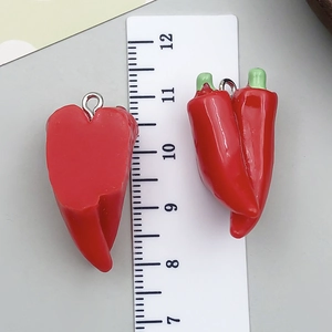 Medida detallada del colgante de chile rojo realista en resina con aro metálico