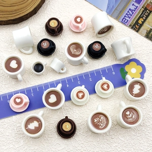 Miniatur Kaffeetassen aus Harz mit Herz-Latte-Art für DIY-Deko und Bastelarbeiten