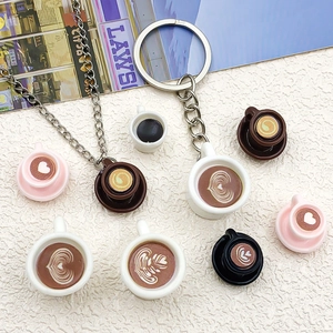 Miniatur Kaffeetassen Anhänger aus Harz mit Latte Art und Metall Schlüsselringen