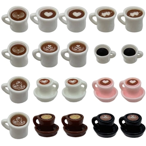 Set aus 20 Miniatur-Kaffeetassen aus Harz mit Herz- und Blatt-Latte-Art-Verzierungen