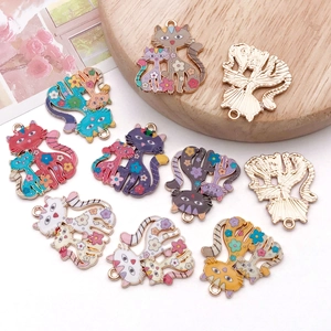 Vue détaillée de pendentifs chat en émail fleuri avec alliage doré pour bijoux DIY