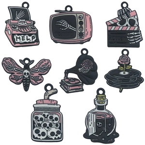 8er-Set Gothic Halloween Totenkopf-Schuhclips in Pink und Schwarz für Clogs Deko