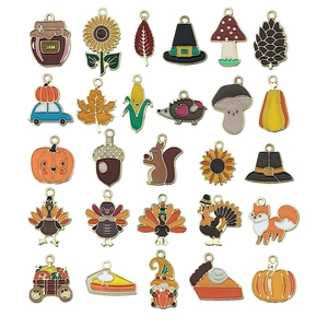 Set van 24 kleurrijke emaille Thanksgiving bedeltjes met pompoen kalkoen en esdoornblad