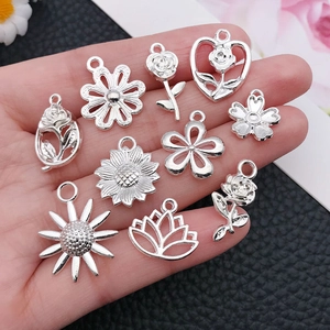 Set da 10 ciondoli in argento con girasoli e loto per creazione di gioielli fai-da-te