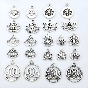 Vue détaillée de 20 breloques en alliage d'argent lotus et yoga Om pour bijoux DIY