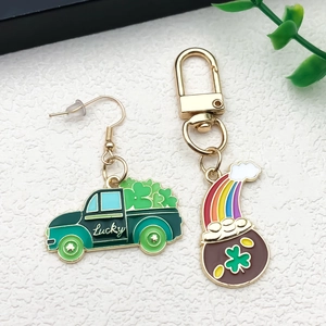 Parure trèfle chanceux avec boucle d'oreille camion vert et porte-clés pot d'or arc-en-ciel