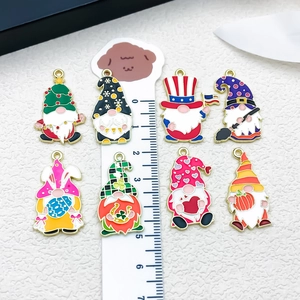 8-delige set cartoon kabouter emaille bedeltjes van gekleurde legering voor DIY-projecten