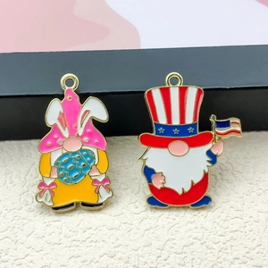 Detail van DIY-kabouterbedels met paashaasoren en patriottische Amerikaanse ontwerpen