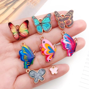 Pendentifs papillons colorés de tailles variées pour la création de bijoux DIY