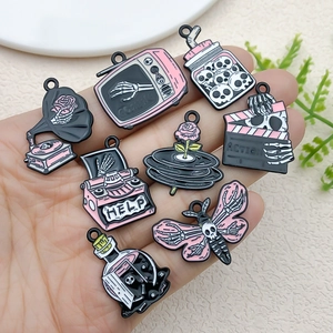 Schwarze und rosa Emaille-Anhänger im Gothic-Stil für DIY-Schmuck und Accessoires