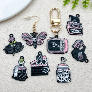 Rosa-schwarze Gothic-Totenkopf-Anhänger Set für DIY-Schmuck und Schlüsselanhänger