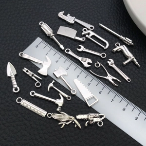 Ensemble de mini pendentifs outils en alliage argenté avec marteau et clé pour bijoux