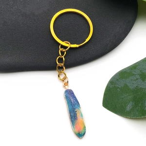 Pendentif en forme de plume motif galaxie colorée avec anneau de porte-clés doré