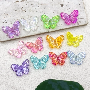 Ciondoli colorati a farfalla barocca in resina perlescente per creazioni di gioielli DIY