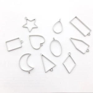 Ciondoli geometrici cavi in lega di zinco argento per creazione gioielli DIY in 9 forme