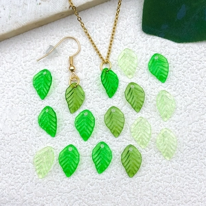 DIY Schmuck-Set mit grünen Acryl-Blättern, Ohrringen, Kette und Blatt-Anhängern