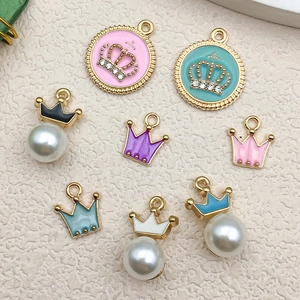 Détails des pendentifs couronne émaillés colorés avec perles pour bijoux DIY