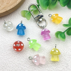 Colgantes de setas de resina colorida luminosa para llaveros DIY y collares únicos