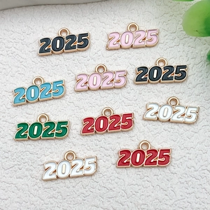 Alliage Émail 2025 2026 Année Souvenir Nombre Pendentifs Charmes Pour DIY Collier Bracelet Porte-Clés Bijoux Faisant Accessoire